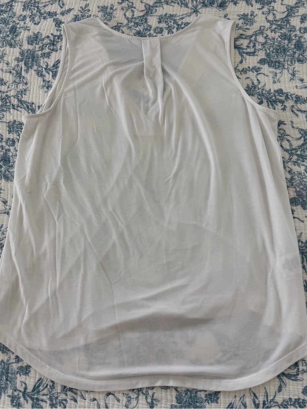 Tommy Bahama White V-Neck Sleeveless Tank - Picture 4 of 4